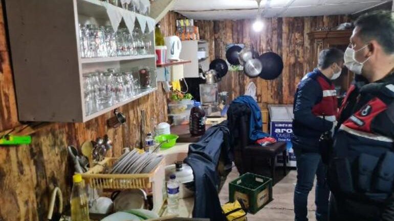 Eğlence mekanına dönüştürülen bağ evine baskın! 20 kişiye 81 bin lira ceza... 3