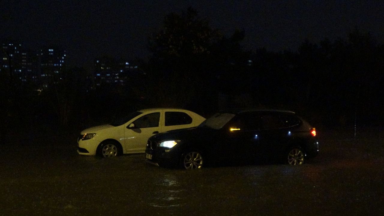Sağanak bastırdı hayat felç oldu! 16