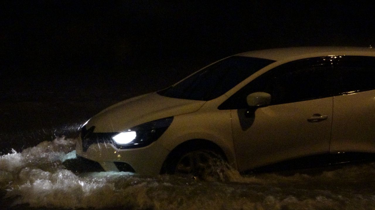 Sağanak bastırdı hayat felç oldu! 15