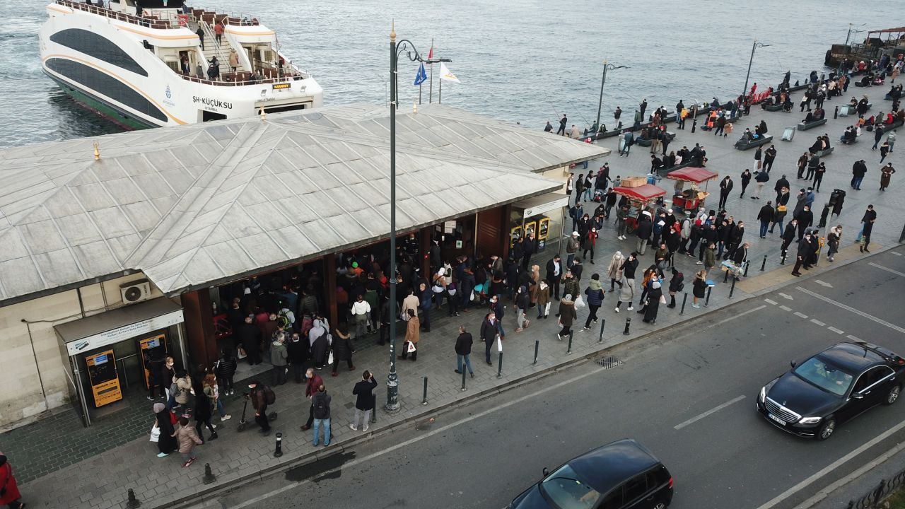 Eminönü ve Galata Köprüsü'ne vatandaş akın etti 2