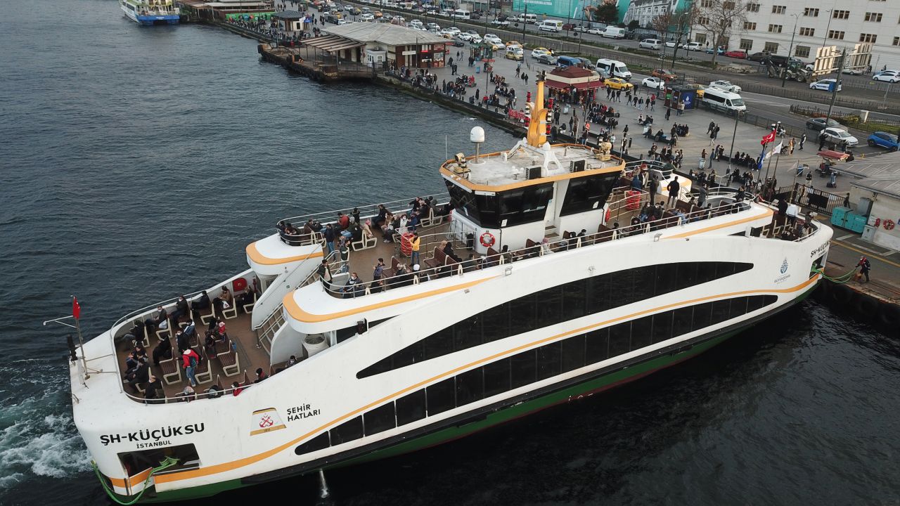 Eminönü ve Galata Köprüsü'ne vatandaş akın etti 4