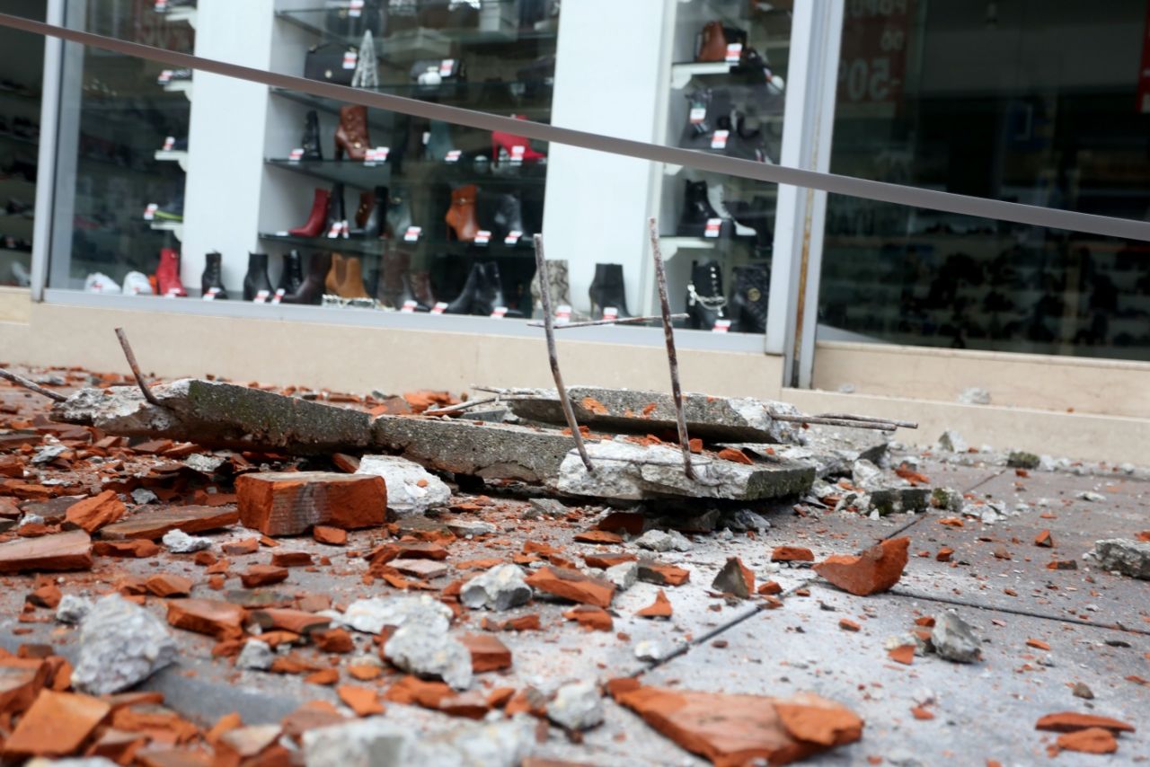 Ülkenin birçok yerinde ağır hasar var... 31