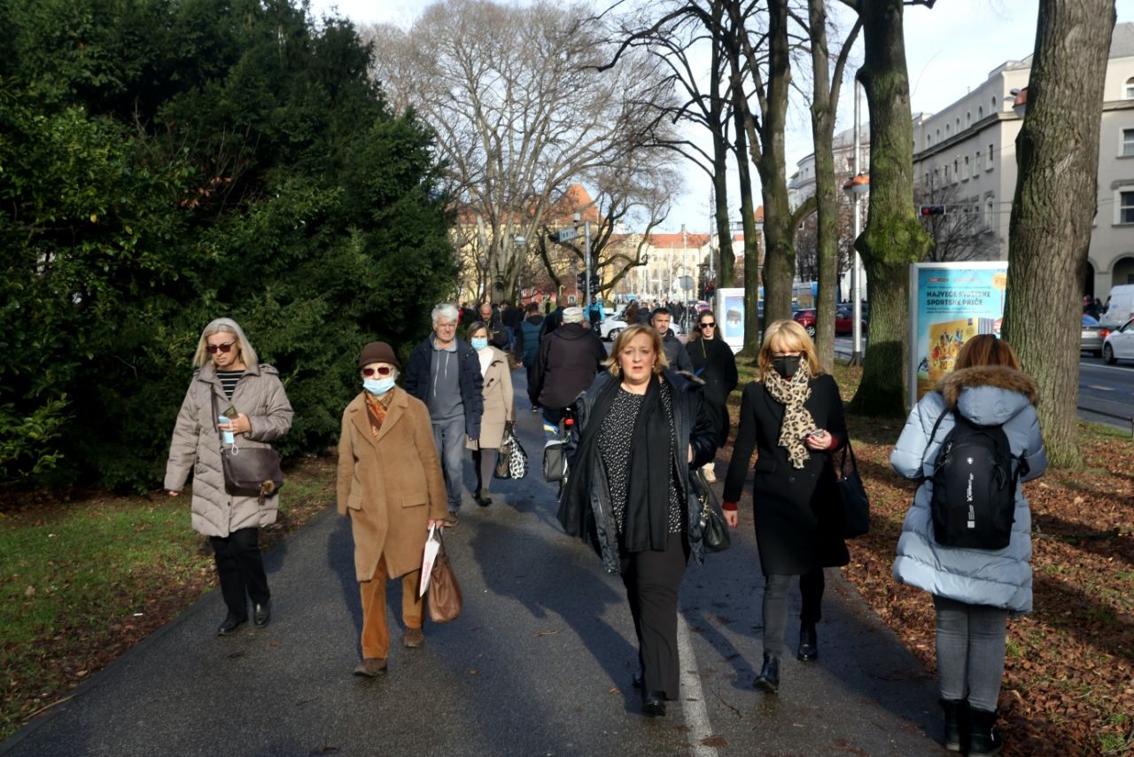Ülkenin birçok yerinde ağır hasar var... 32