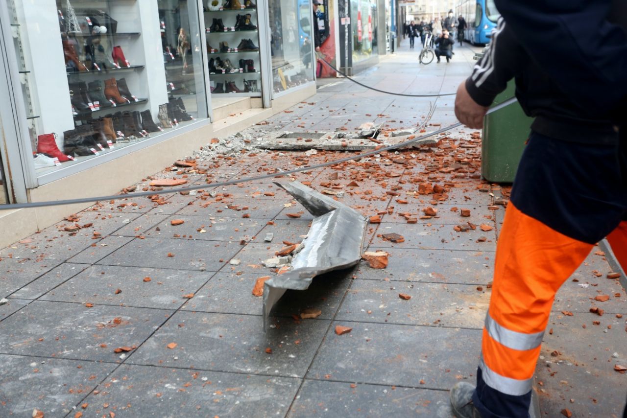 Ülkenin birçok yerinde ağır hasar var... 34