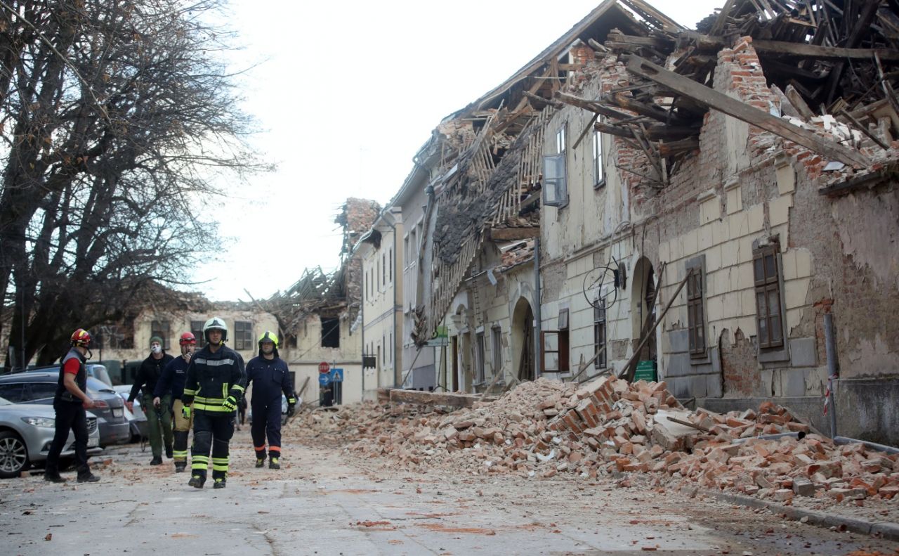 Ülkenin birçok yerinde ağır hasar var... 14