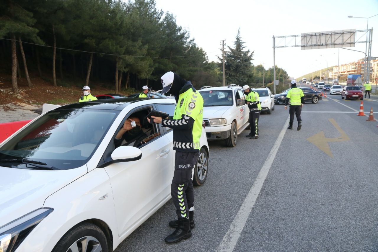 Tatilciler kilometrelerce kuyruk oluşturdu 10
