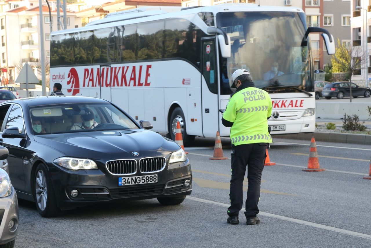 Tatilciler kilometrelerce kuyruk oluşturdu 18