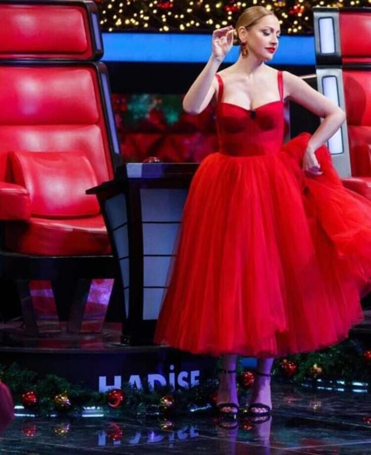 Hadise'nin 'O Ses Türkiye'deki yılbaşı şıklığı dudak uçuklattı! 3