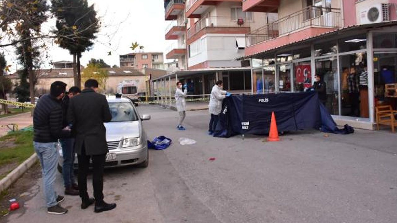 Babasını sokak ortasında sopayla döverek öldürdü! 1