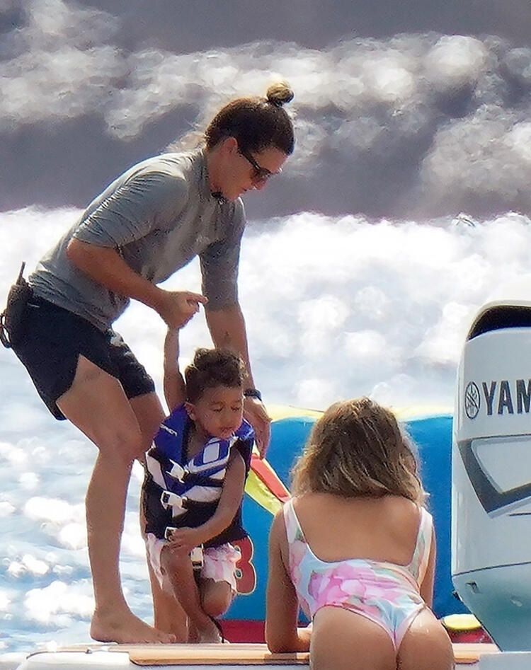 Ünlü model Chrissy Teigen hayata döndü! 4