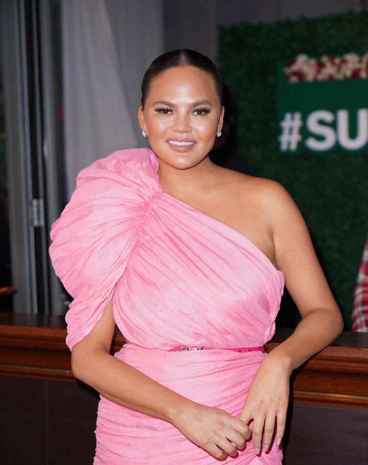 Ünlü model Chrissy Teigen hayata döndü! 5