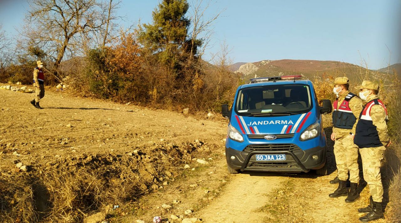 Tarlada 40 insan kafatası ve kemiği bulundu 3
