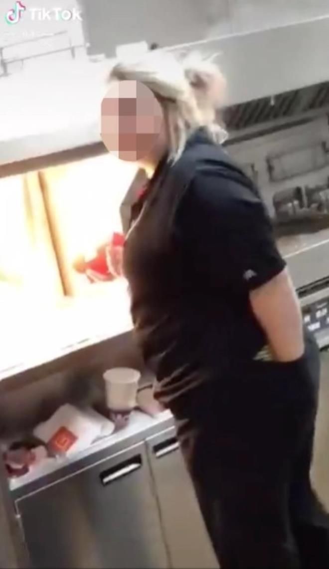 Ünlü fast food zinciri mutfağında iğrenç olay 2