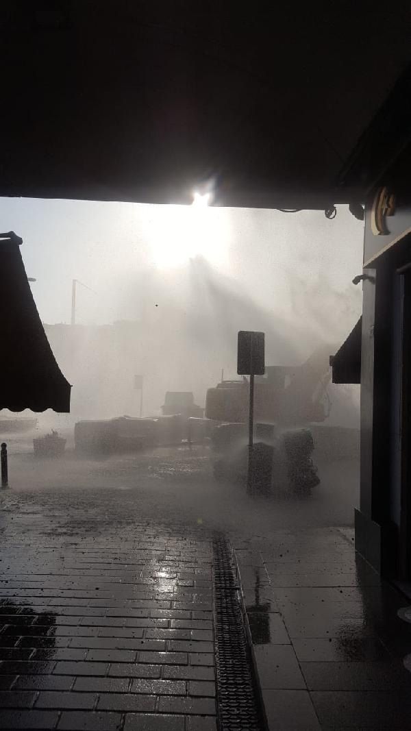 Üsküdar'da çalışma yapılırken su borusu patladı! 1