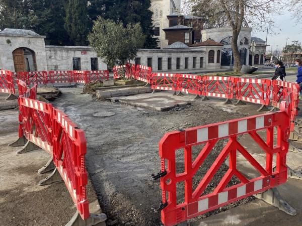 Üsküdar'da çalışma yapılırken su borusu patladı! 5