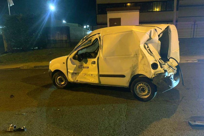 Kepçeyle Mercedes'in fabrikasına daldı 8