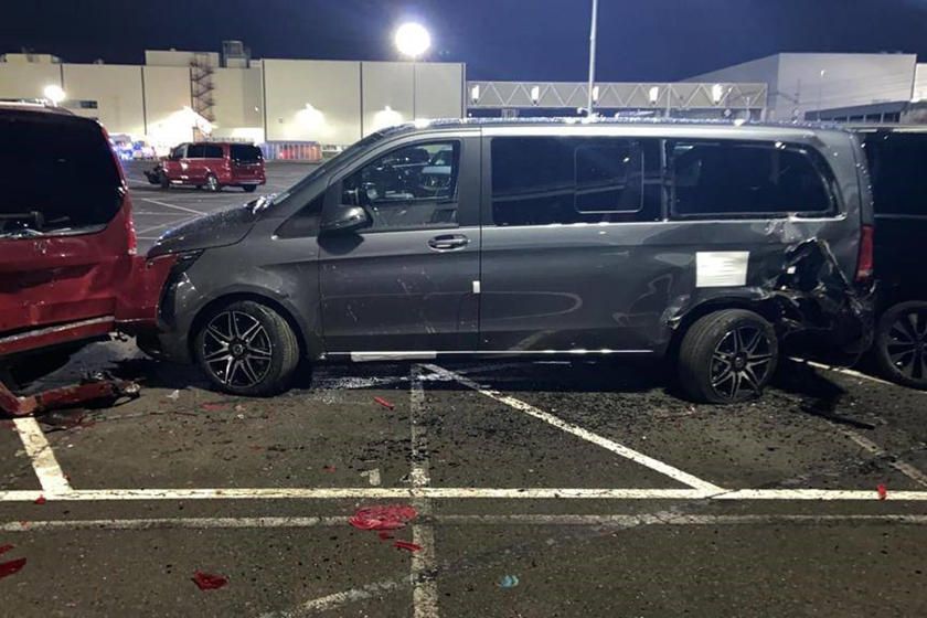 Kepçeyle Mercedes'in fabrikasına daldı 4
