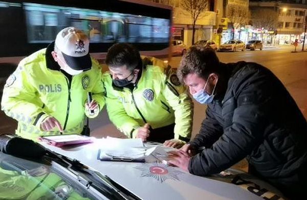 Polis ceza kesti... 'Burada gözünüzün önünde drift atacağım' dedi! 5