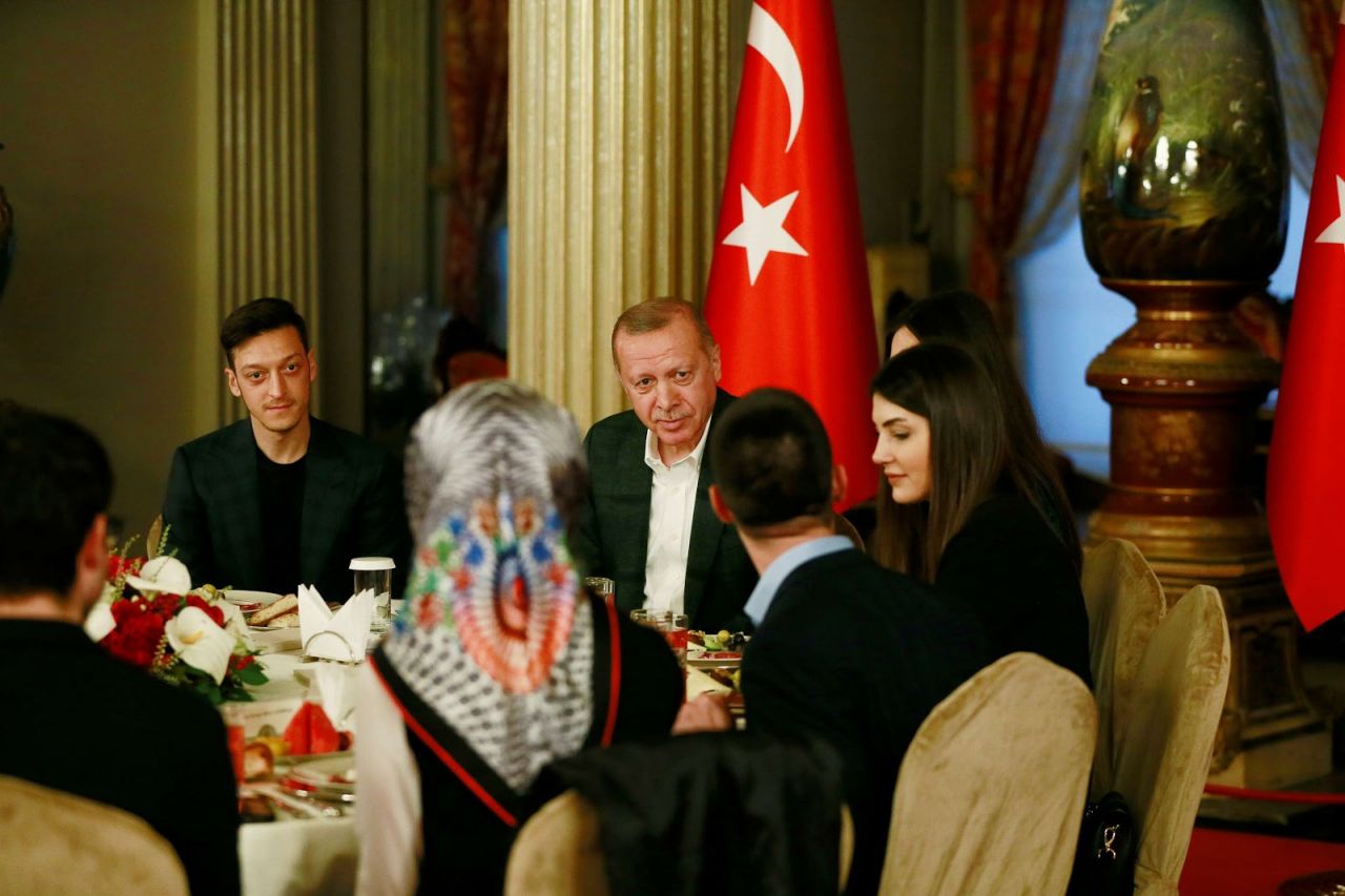 Mesut Özil bombası Ada basınını da sarstı 2