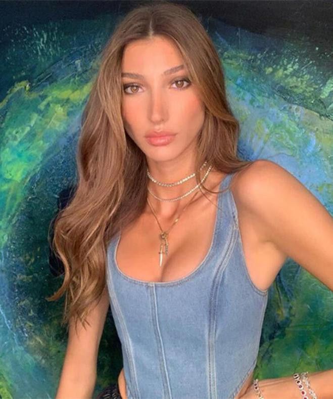 Şevval Şahin'in at üzerindeki pozları olay oldu! 12