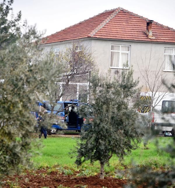 Kendisine kelepçe takıp çıplak halde saatlerce döven kocasını öldürdü! 3