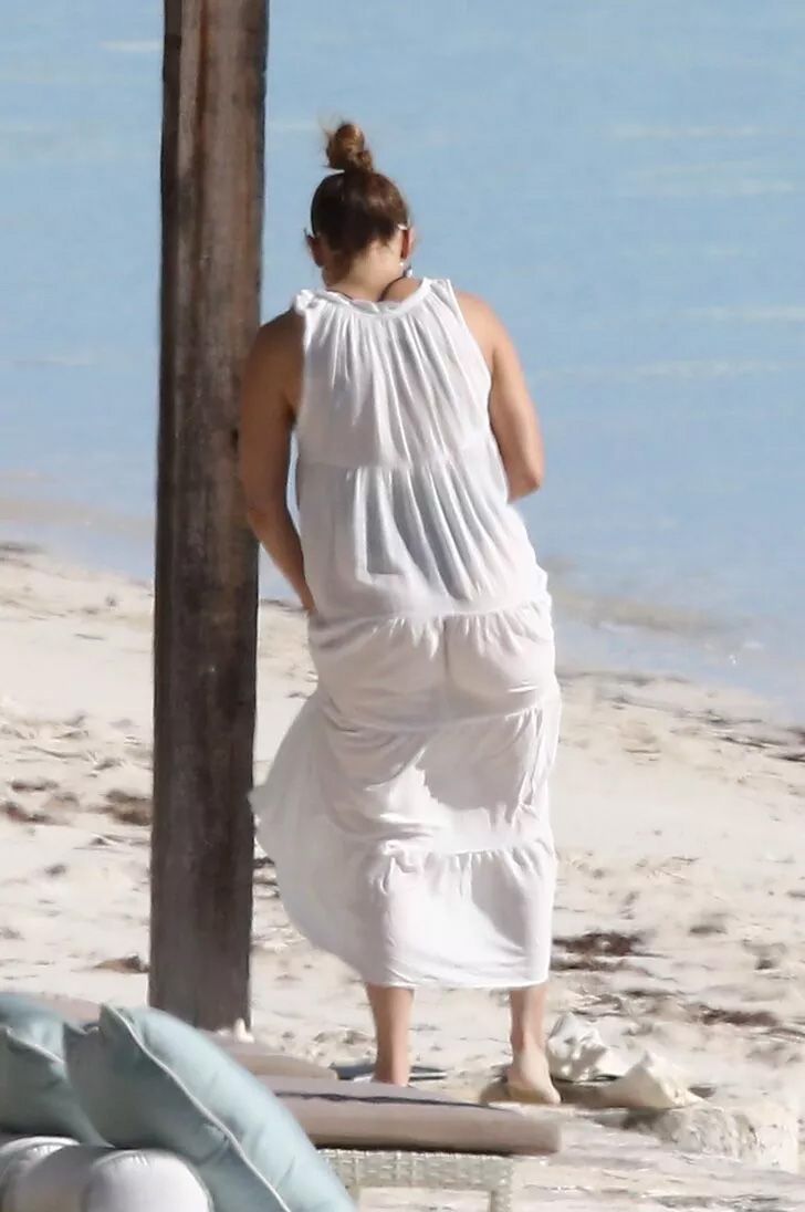 Jennifer Lopez tanga mayosuyla sosyal medyayı salladı! 2
