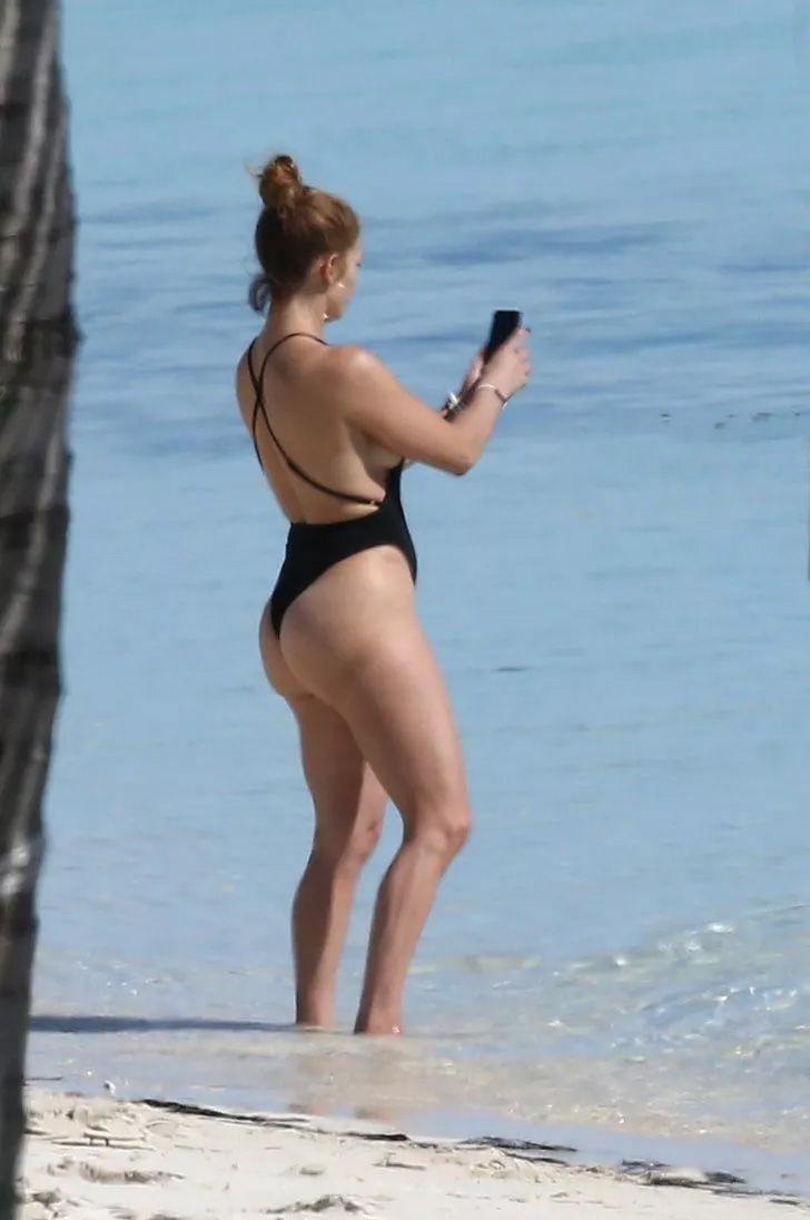 Jennifer Lopez tanga mayosuyla sosyal medyayı salladı! 7