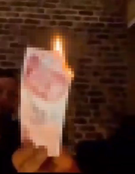 200 TL'yi ateşe verip sigara yaktılar 5