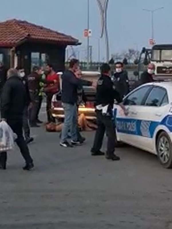 Darp ettikleri yarı çıplak kişiyi otomobile bağlayıp sürüklemek istemişler! 1
