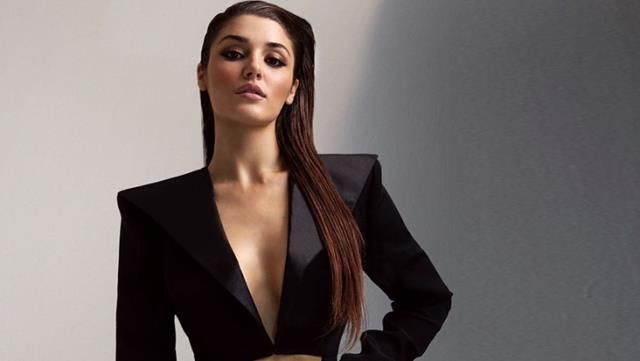 Hande Erçel'e dudak uçuklatan teklif! 1