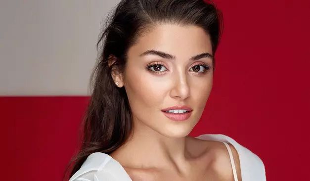 Hande Erçel'e dudak uçuklatan teklif! 5