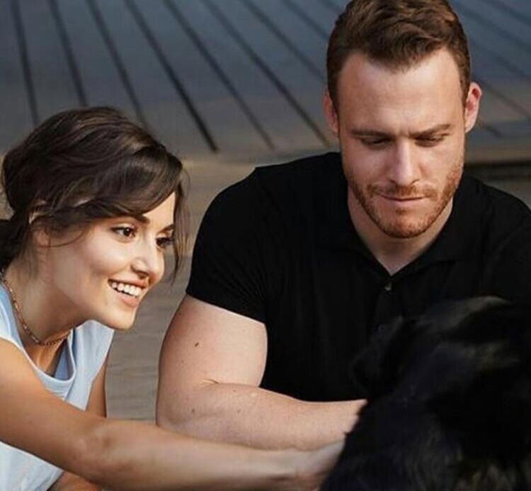 Hande Erçel ile Kerem Bürsin'den aşk söylentilerini alevlendiren fotoğraf! 4