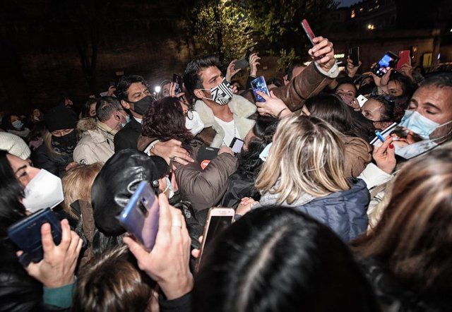 Can Yaman, İtalyan spiker Diletta Leotta'ya aşık oldu! 5