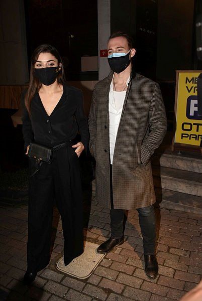 Hande Erçel araba pozlarını paylaştı! Kerem Bürsin o haberleri ti'ye aldı... 6