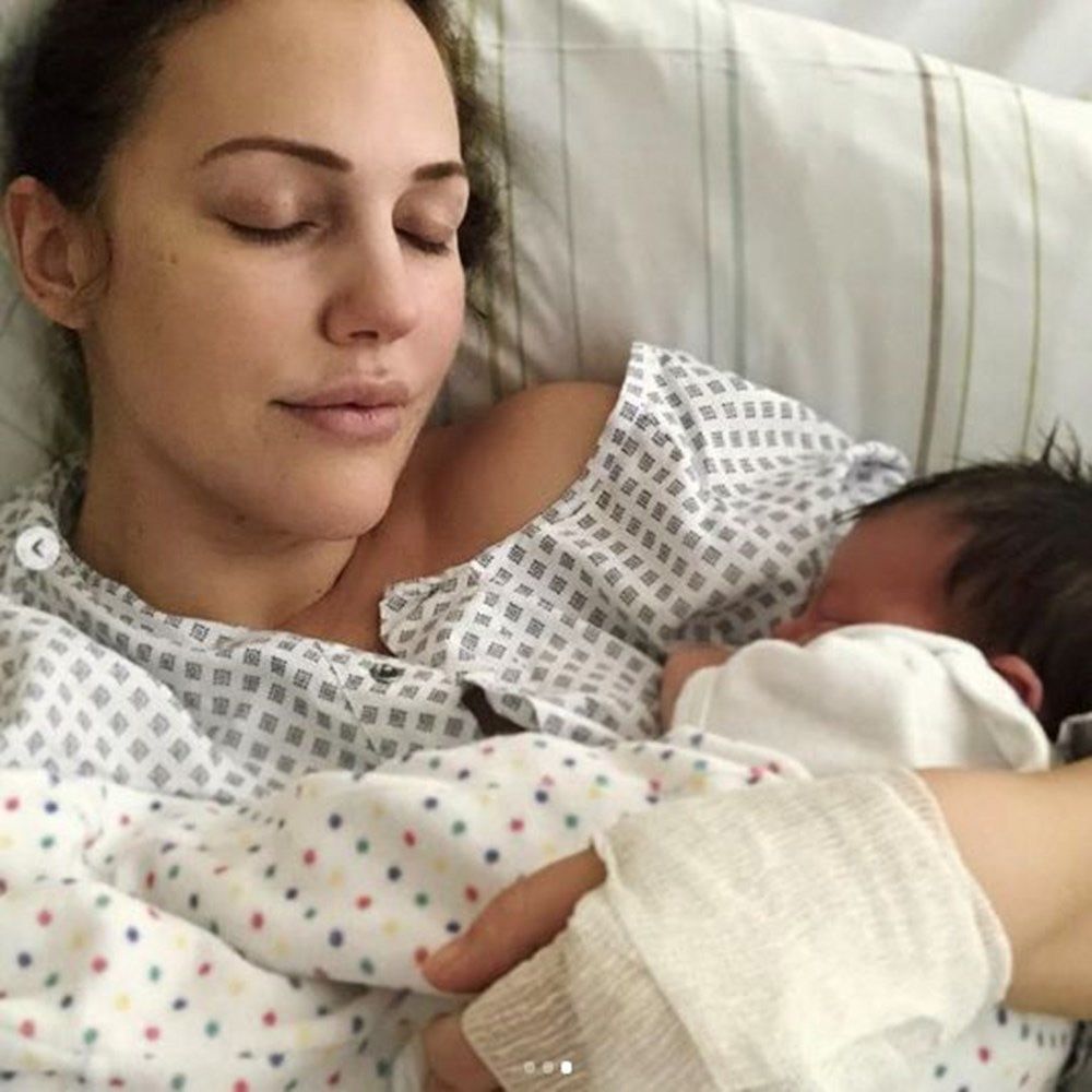 İkinci kez annelik sevinci yaşayan Meryem Uzerli kızının yüzünü ilk kez gösterdi! 4