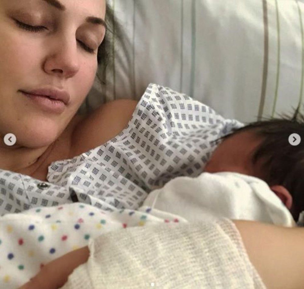 İkinci kez annelik sevinci yaşayan Meryem Uzerli kızının yüzünü ilk kez gösterdi! 5