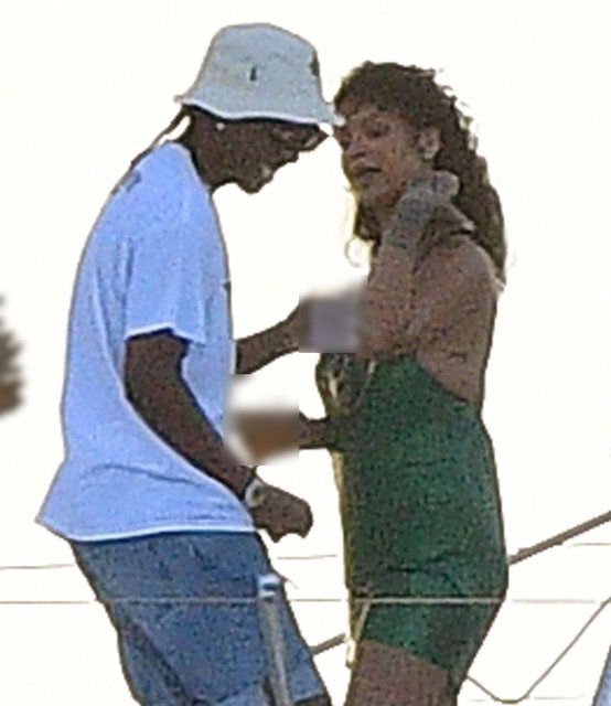 Kendi iç çamaşır markasının tanıtımını yapan Rihanna izleyenleri büyüledi! 7