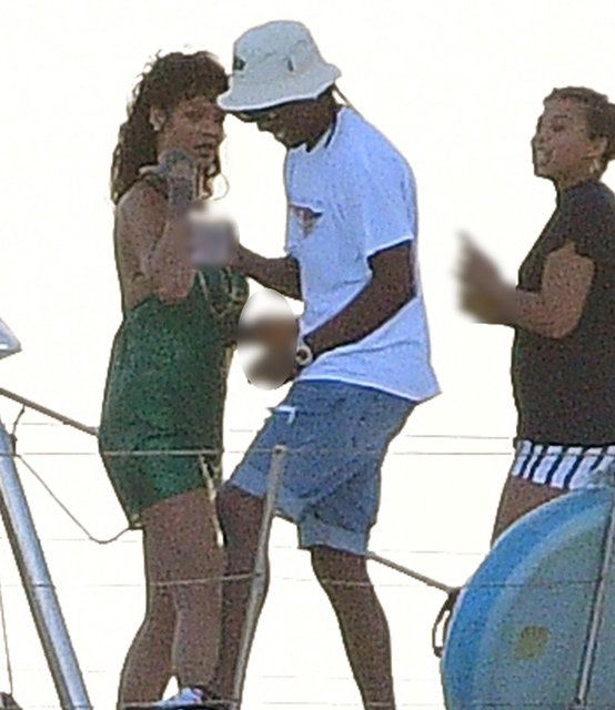 Kendi iç çamaşır markasının tanıtımını yapan Rihanna izleyenleri büyüledi! 9