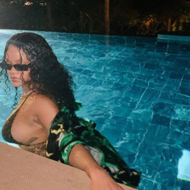 Kendi iç çamaşır markasının tanıtımını yapan Rihanna izleyenleri büyüledi! 13