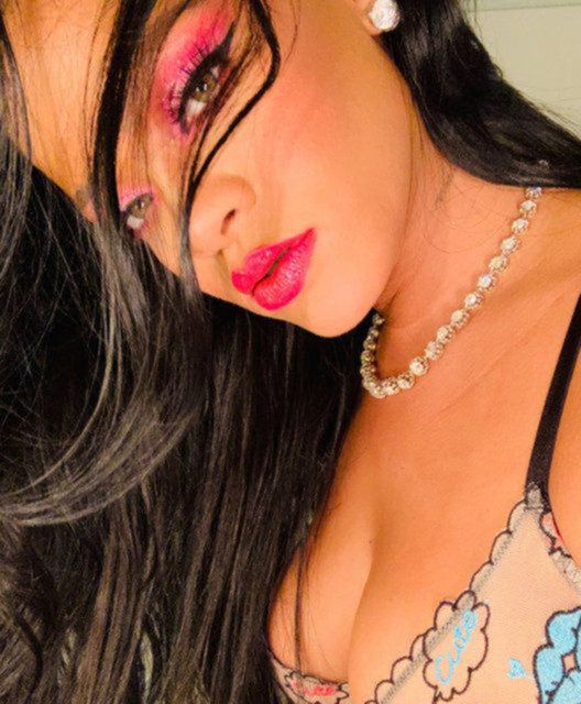 Kendi iç çamaşır markasının tanıtımını yapan Rihanna izleyenleri büyüledi! 14