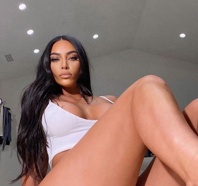 Kim Kardashian'dan cesur pozlar! 15