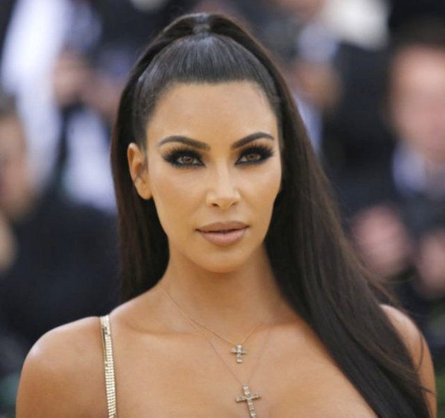 Kim Kardashian'dan cesur pozlar! 5