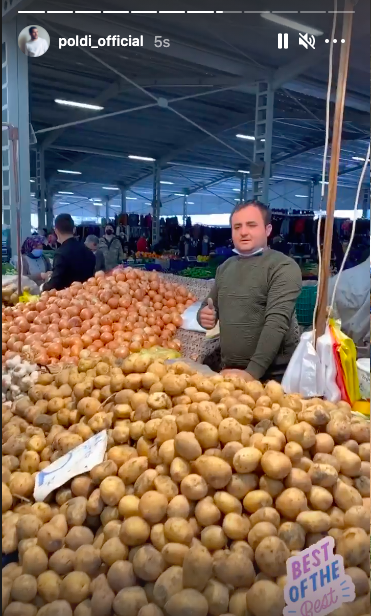 Lukas Podolski cuma pazarında... 4