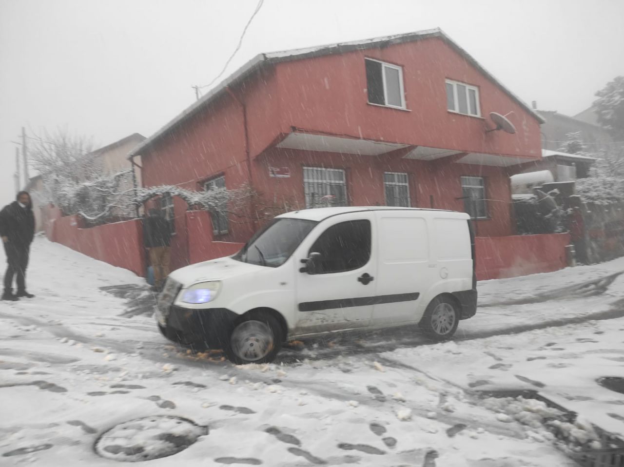 İstanbul'da yoğun kar yağışı başladı 8