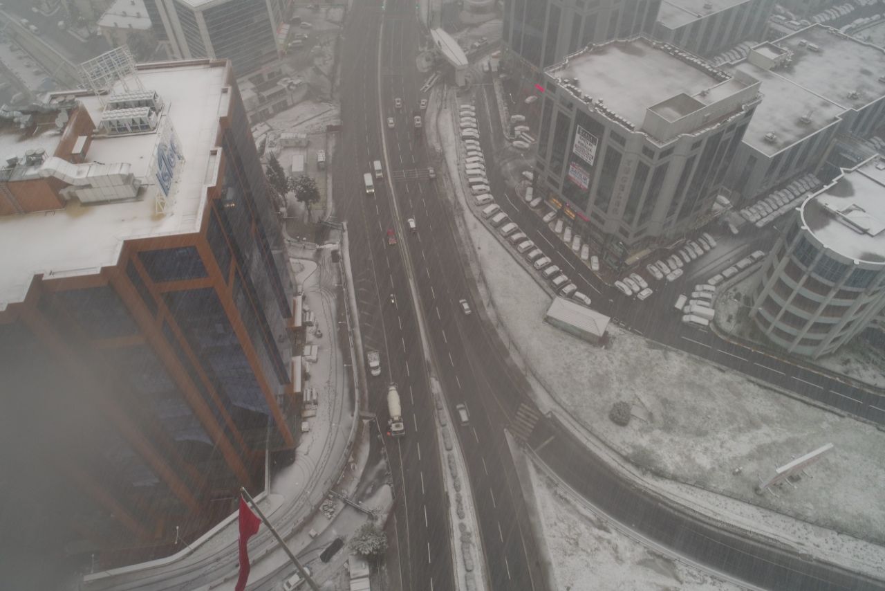 İstanbul'da yoğun kar yağışı başladı 4