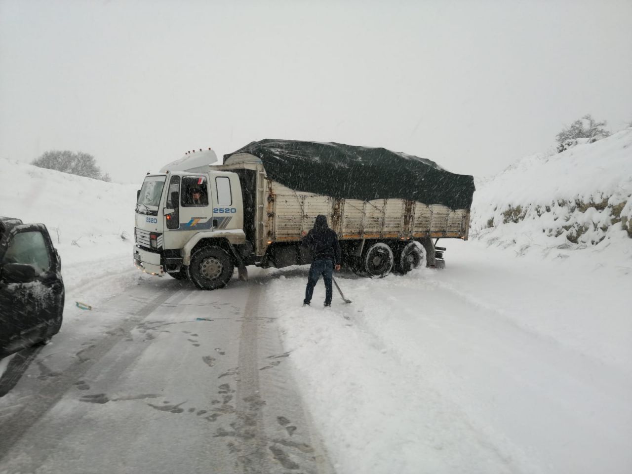 Balıkesir- Savaştepe karayolu ulaşıma kapandı 3