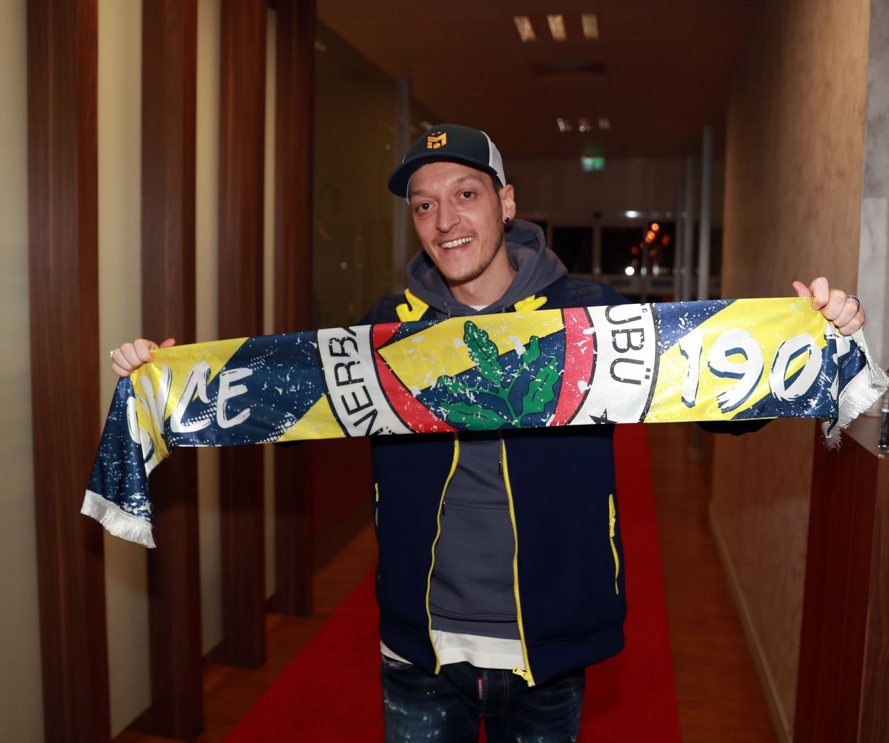 Mesut Özil parayı değil, taraftarı olduğu Fenerbahçe'yi tercih etti 2