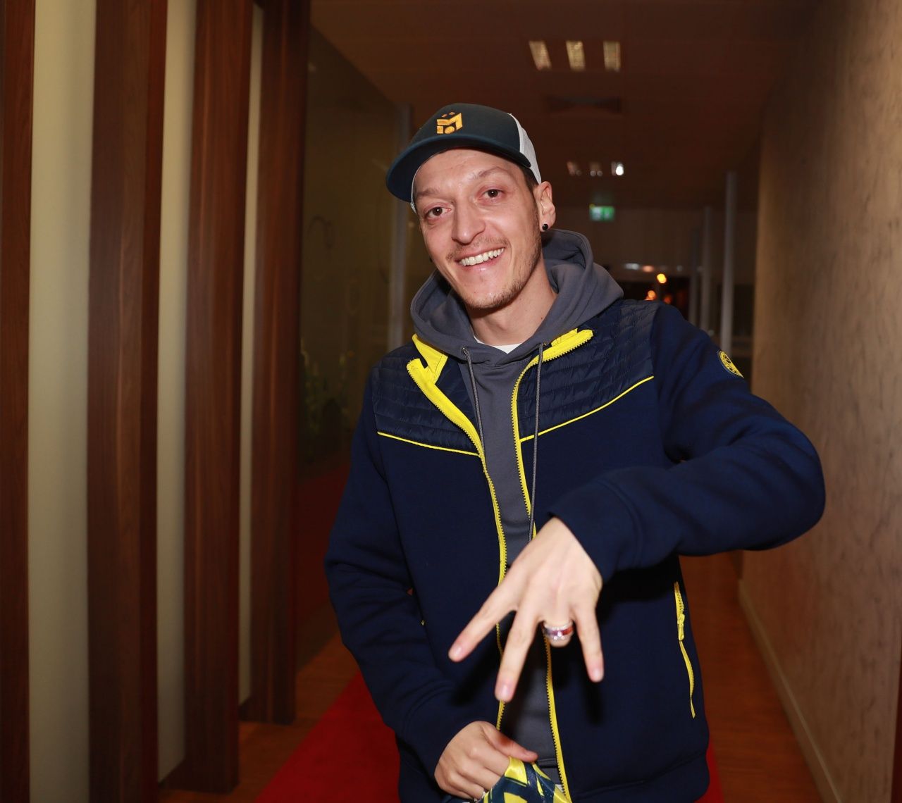 Mesut Özil parayı değil, taraftarı olduğu Fenerbahçe'yi tercih etti 1