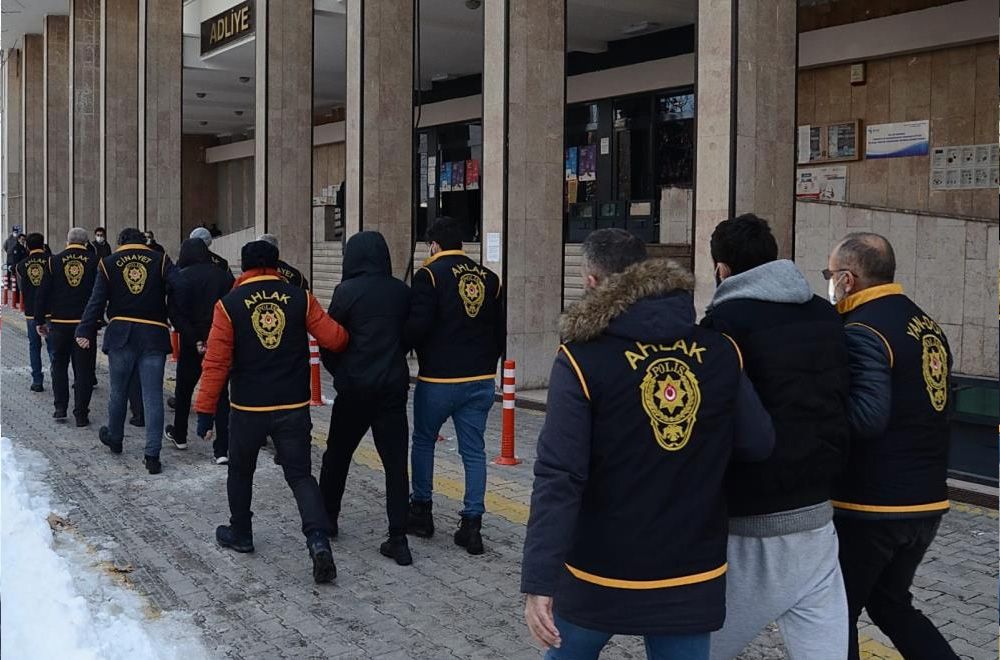 Eskort sitesine büyük darbe! 3