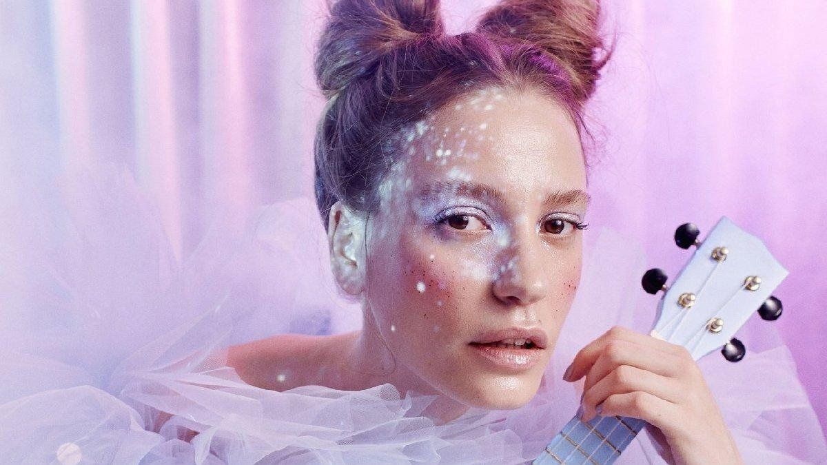 Serenay Sarıkaya'nın Ezgi Mola paylaşımı olay oldu! 6